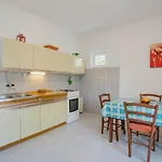 By The Sea Marina, Trogir - 5968 Апартаменты Марина